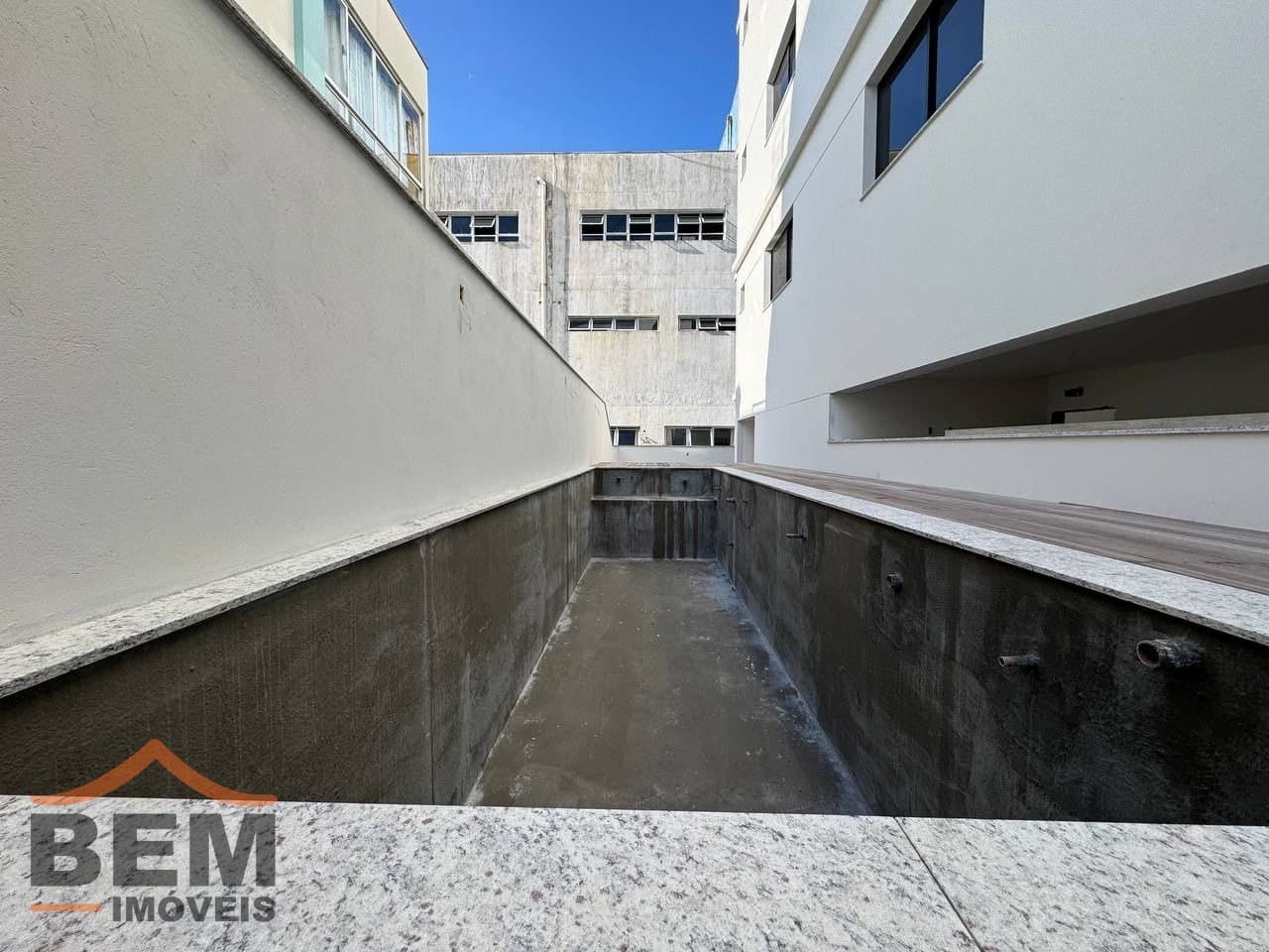 Apartamento à Venda com 3 quartos sendo 3 suítes, 2 vagas no bairro Centro em Balneário Camboriú/SC: fea8d482-0f26-457d-83e7-1a922d9e2569