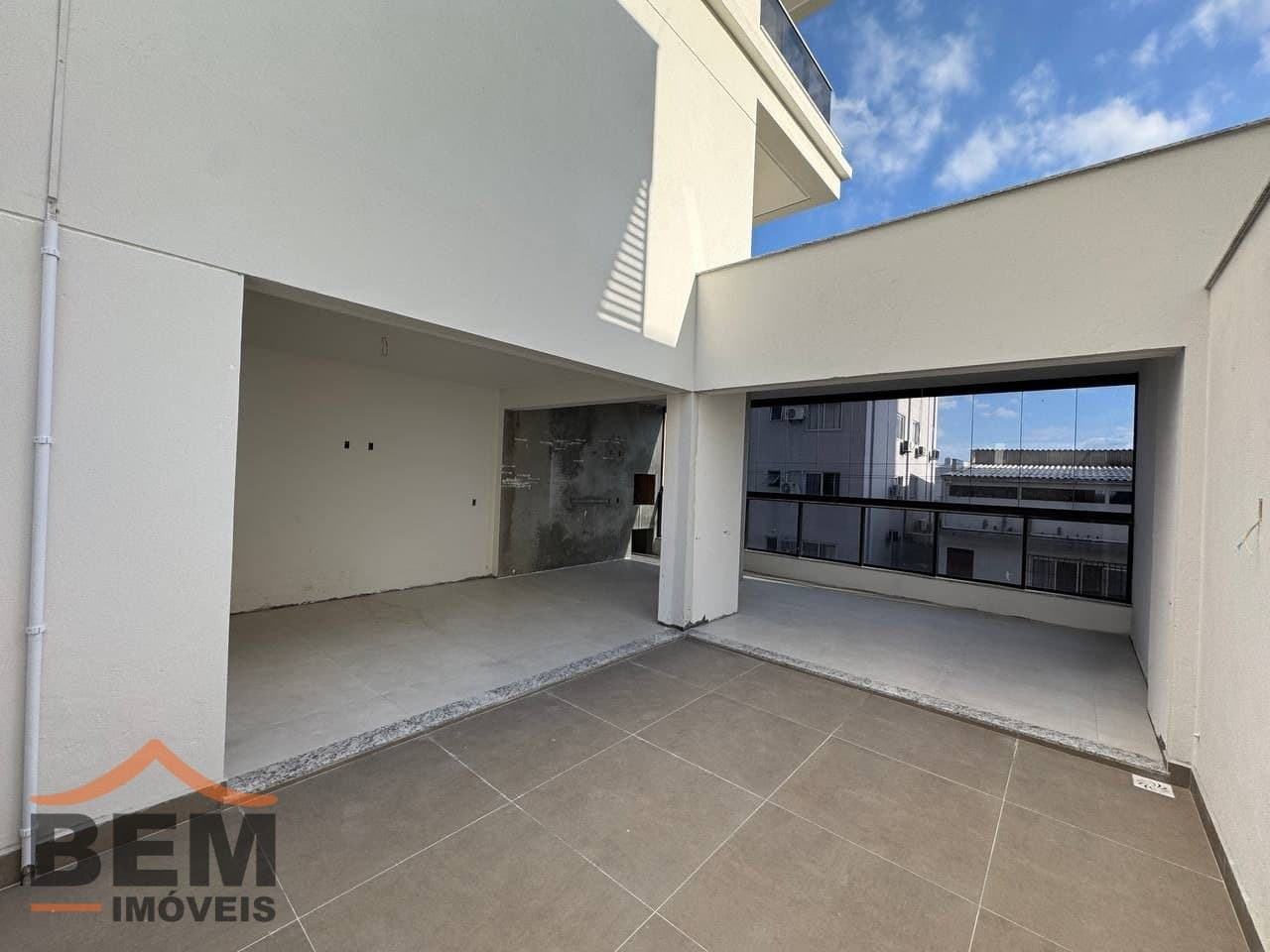 Apartamento à Venda com 3 quartos sendo 3 suítes, 2 vagas no bairro Centro em Balneário Camboriú/SC: 76e0340a-5f08-4f7e-bb9a-14741a4726a4