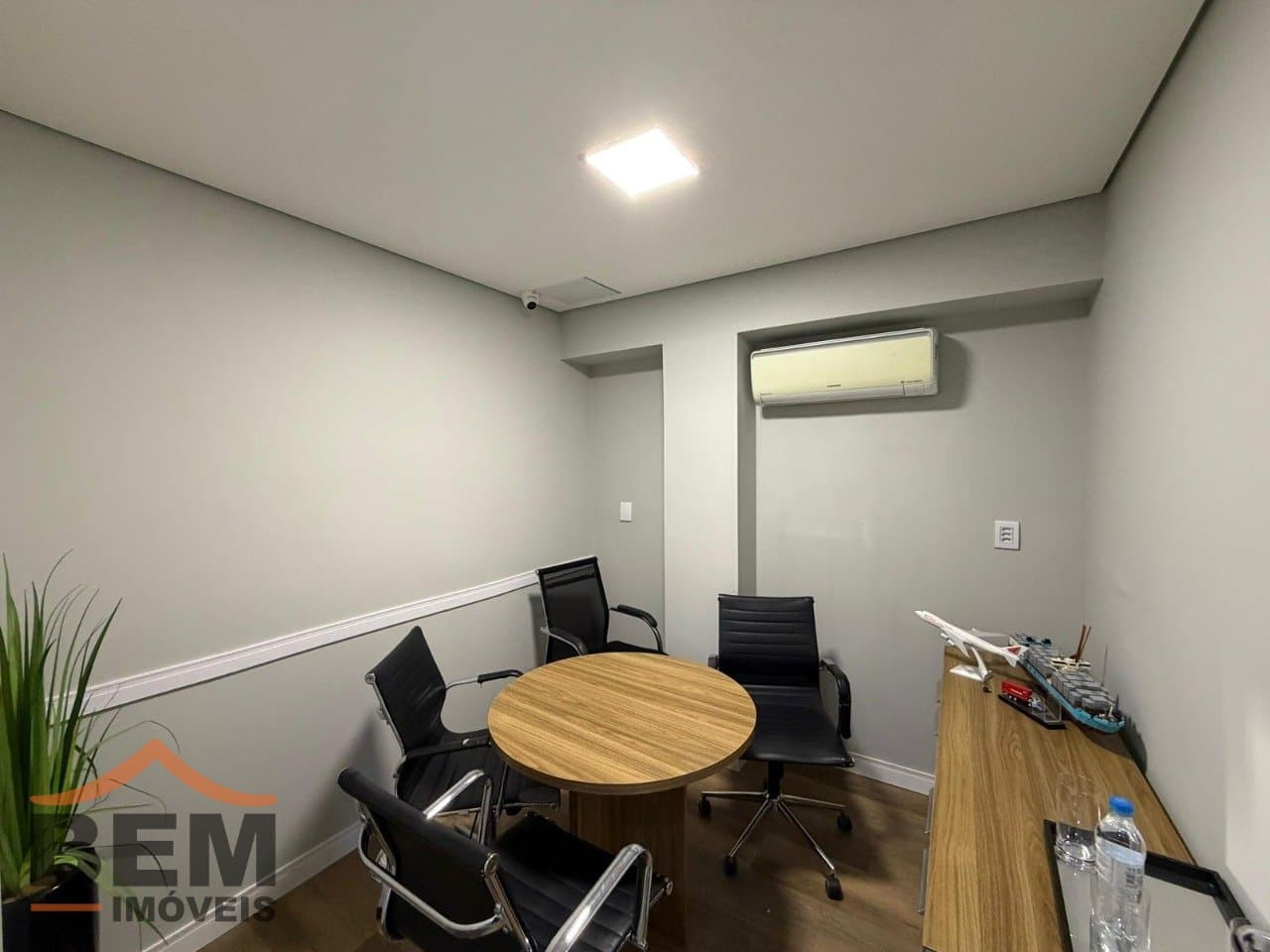 Prédio Comercial para Locação no bairro Fazenda em Itajaí/SC: 10 - SALA