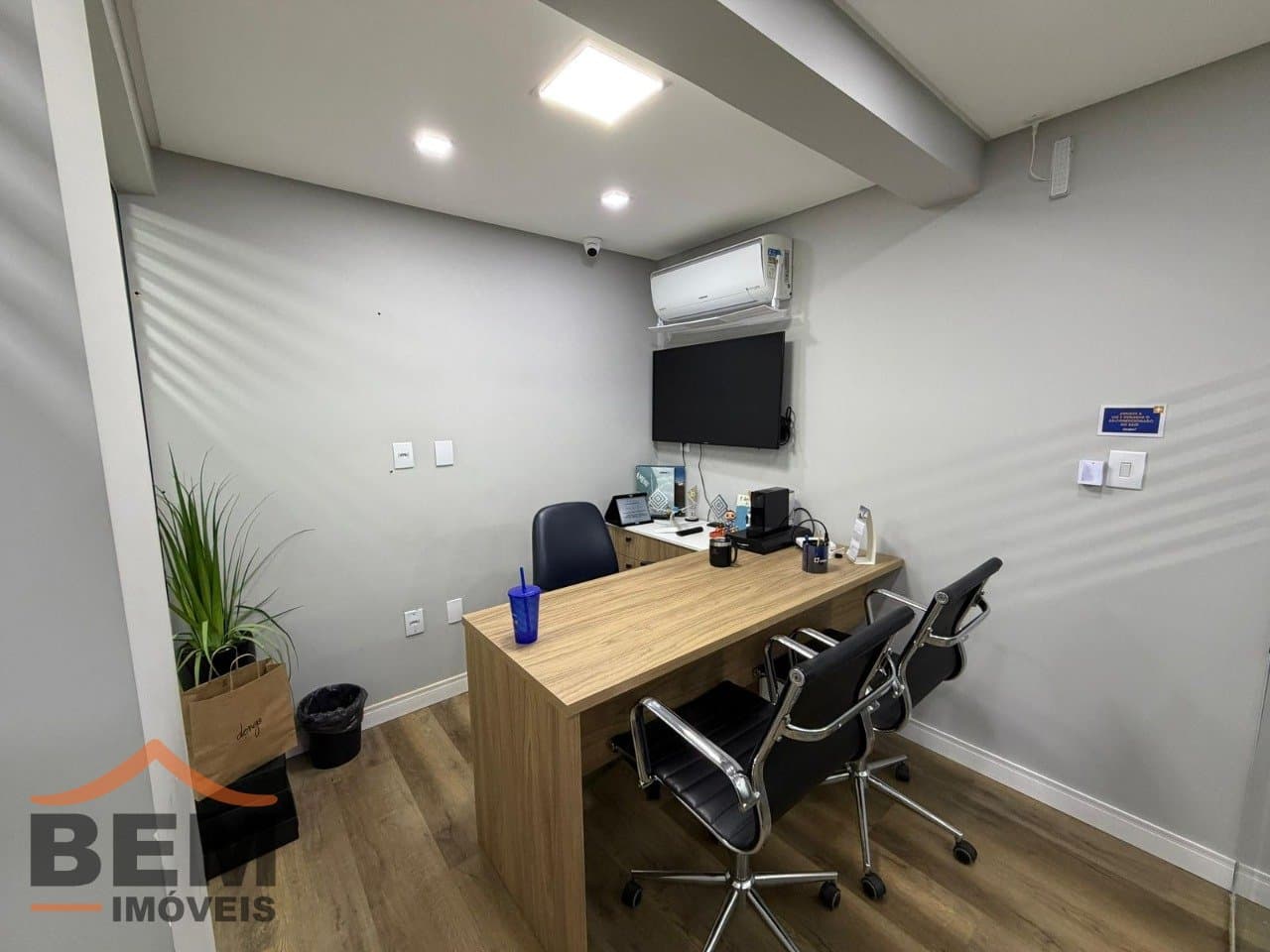 Prédio Comercial para Locação no bairro Fazenda em Itajaí/SC: 09 - SALA
