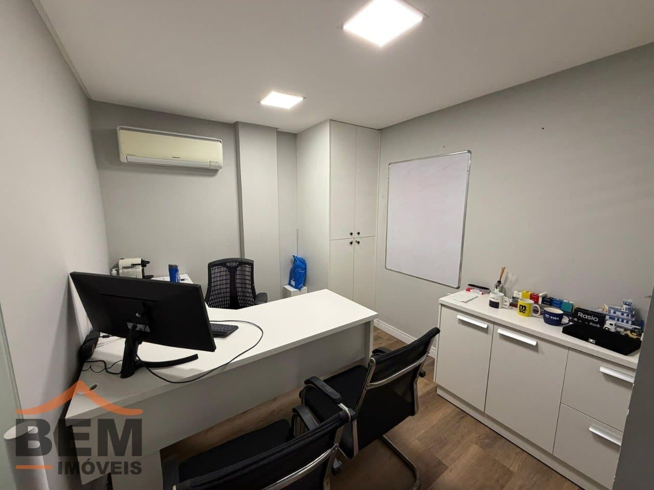 Prédio Comercial para Locação no bairro Fazenda em Itajaí/SC: 16 - SALA