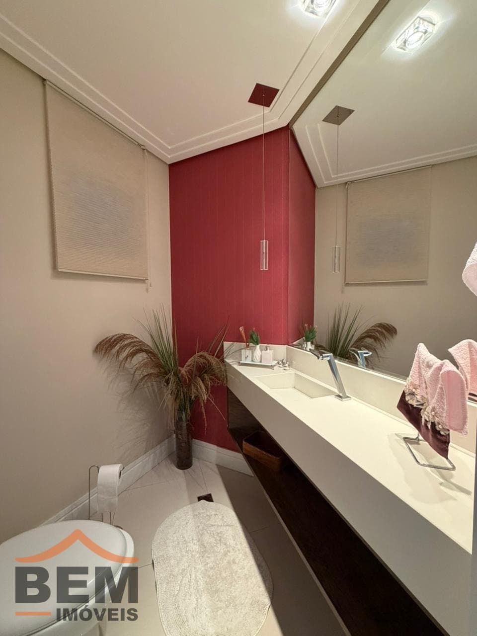 Apartamento à Venda com 3 suítes, 2 vagas no bairro Centro em Itajaí/SC
