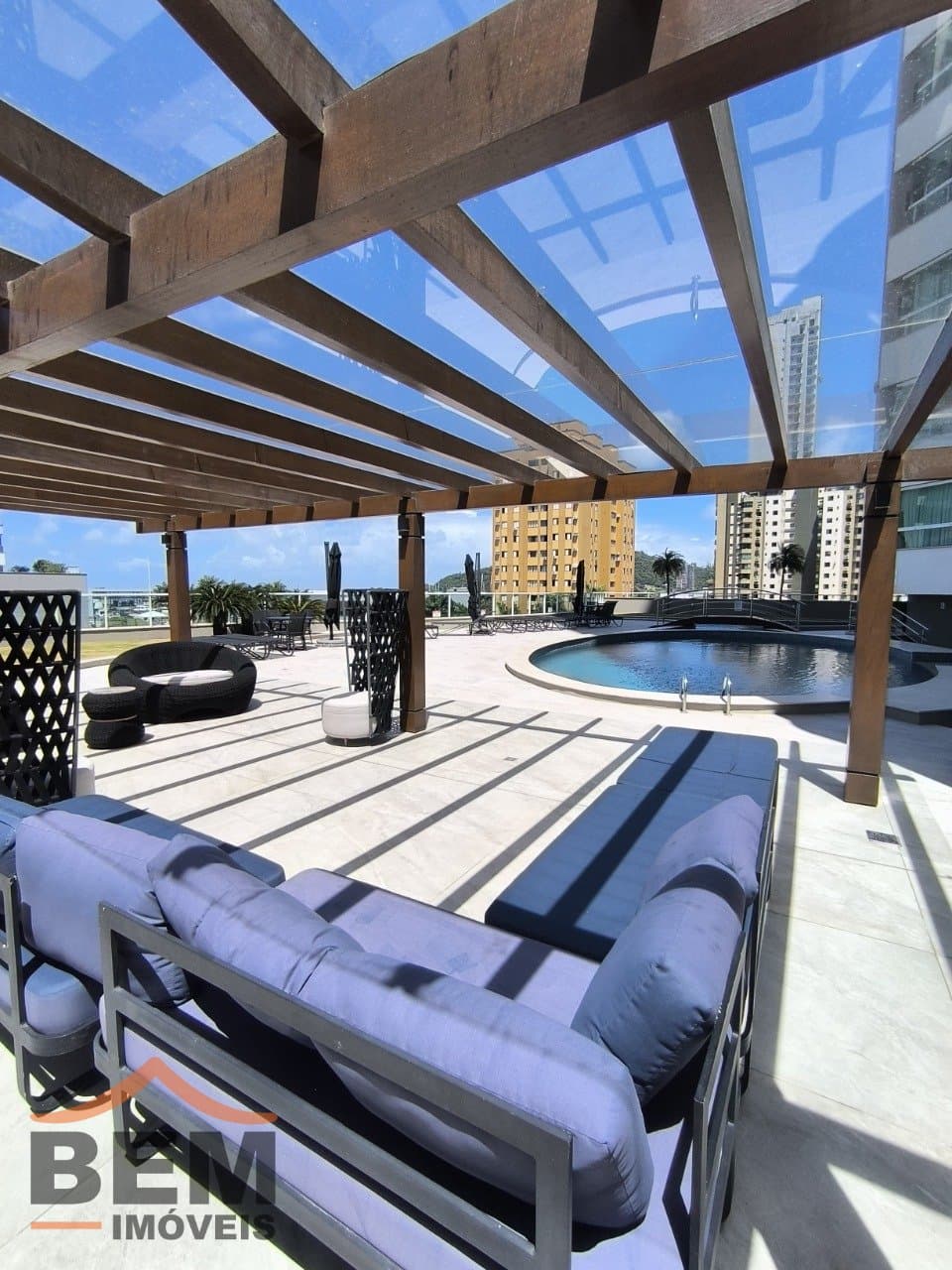 Apartamento à Venda com 3 suítes, 2 vagas no bairro Centro em Itajaí/SC