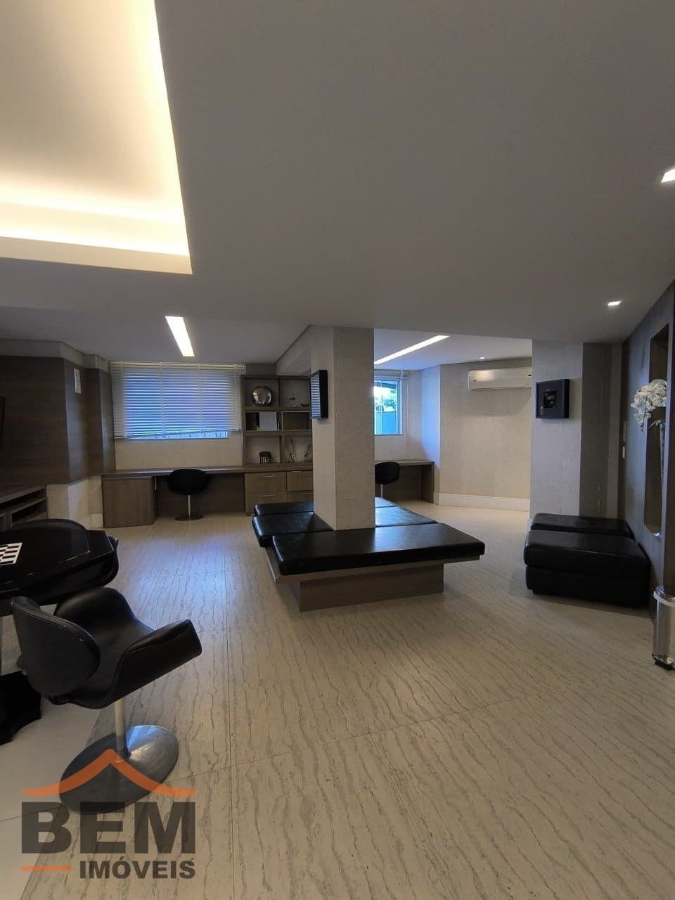 Apartamento à Venda com 3 suítes, 2 vagas no bairro Centro em Itajaí/SC