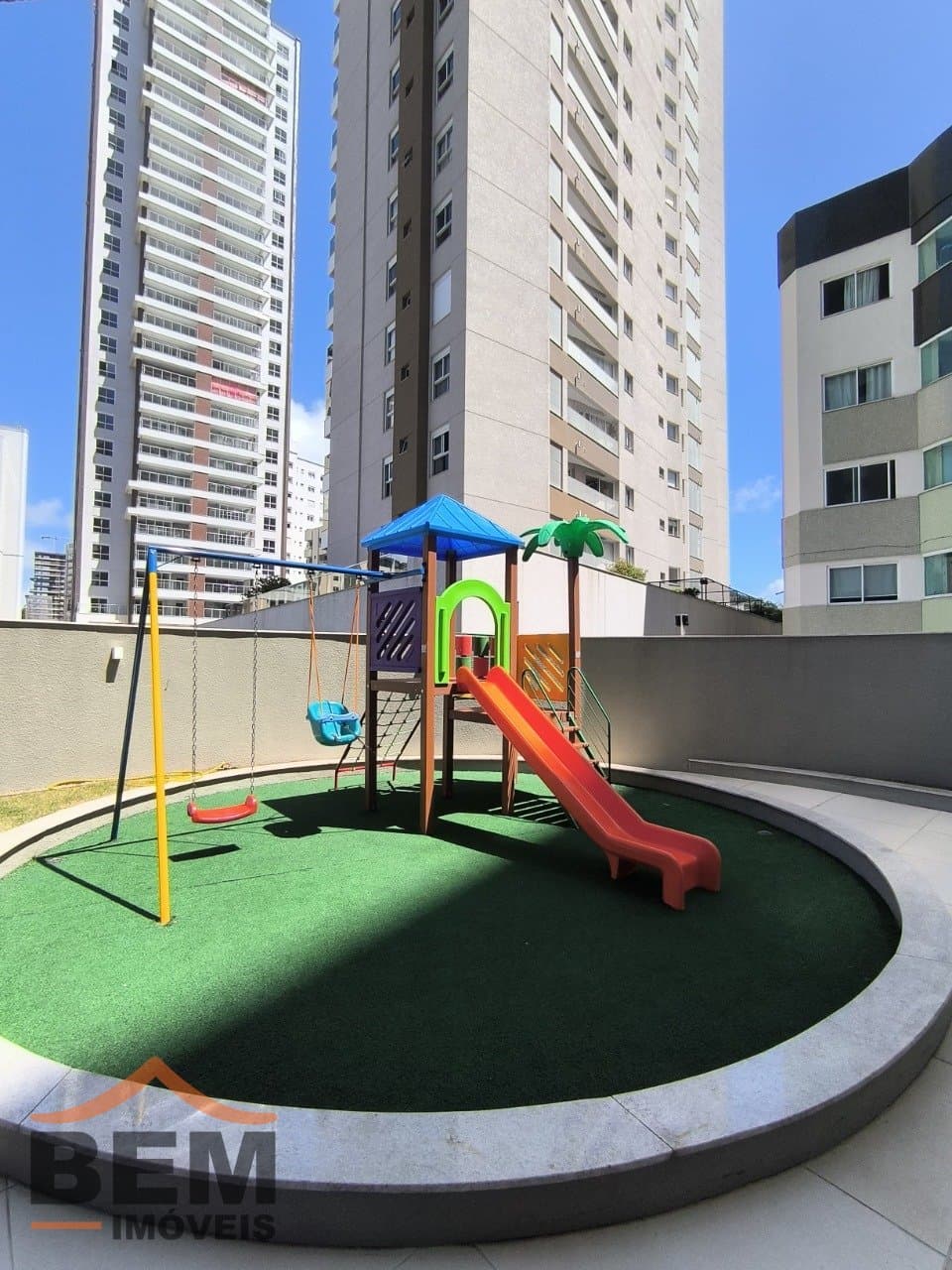 Apartamento à Venda com 3 suítes, 2 vagas no bairro Centro em Itajaí/SC