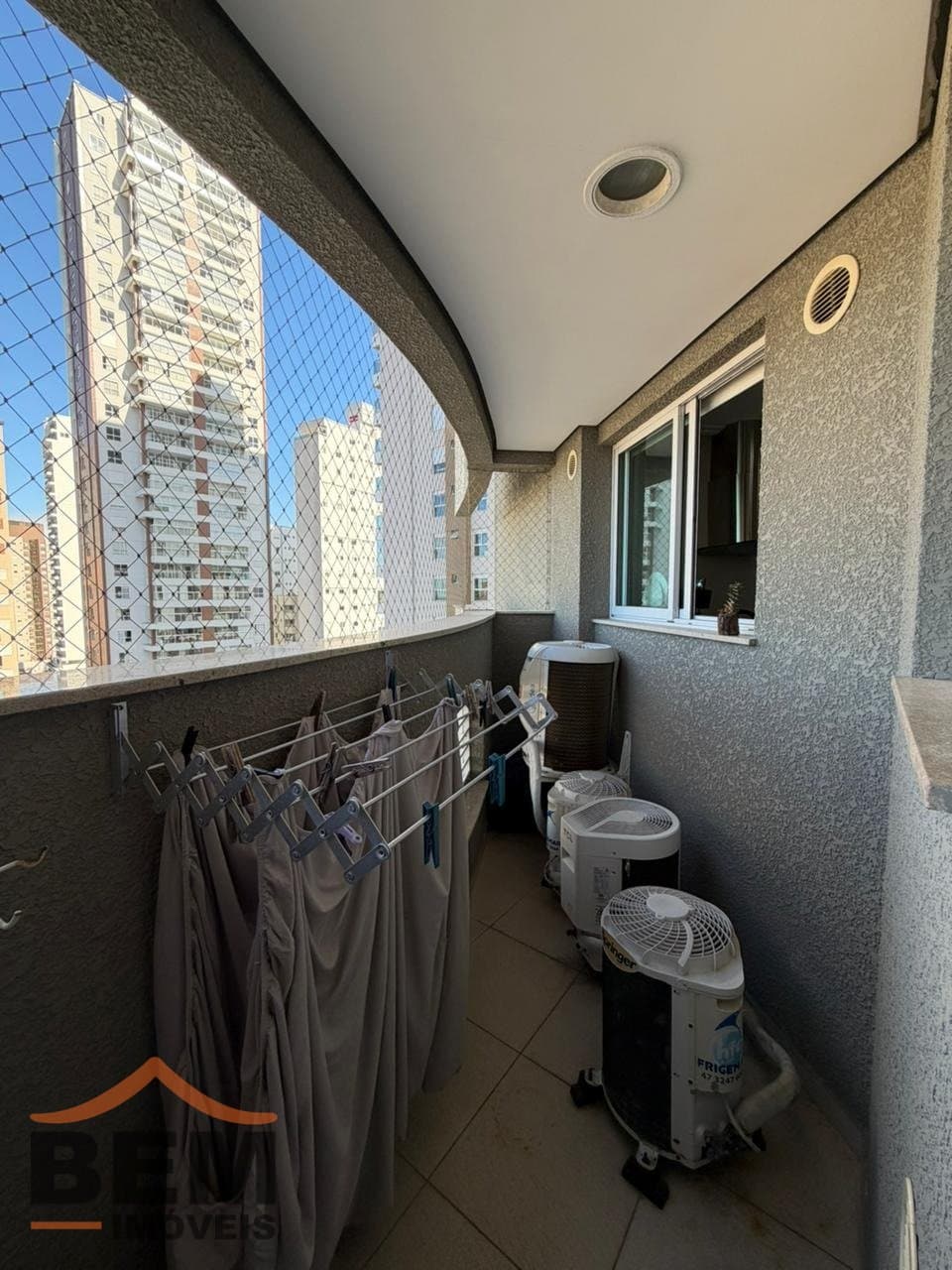 Apartamento à Venda com 3 suítes, 2 vagas no bairro Centro em Itajaí/SC