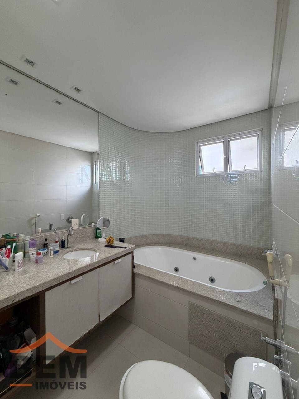 Apartamento à Venda com 3 suítes, 2 vagas no bairro Centro em Itajaí/SC