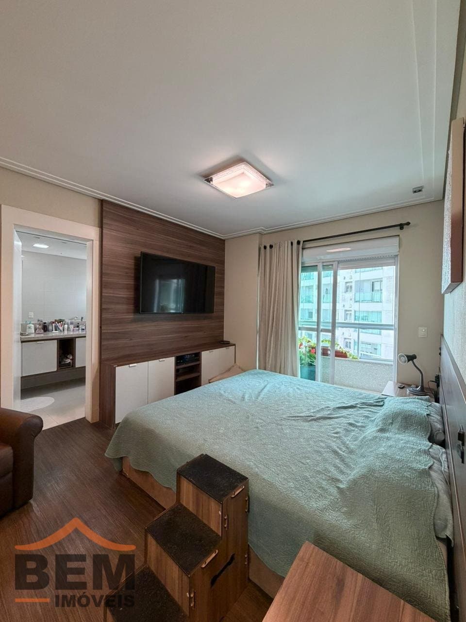 Apartamento à Venda com 3 suítes, 2 vagas no bairro Centro em Itajaí/SC