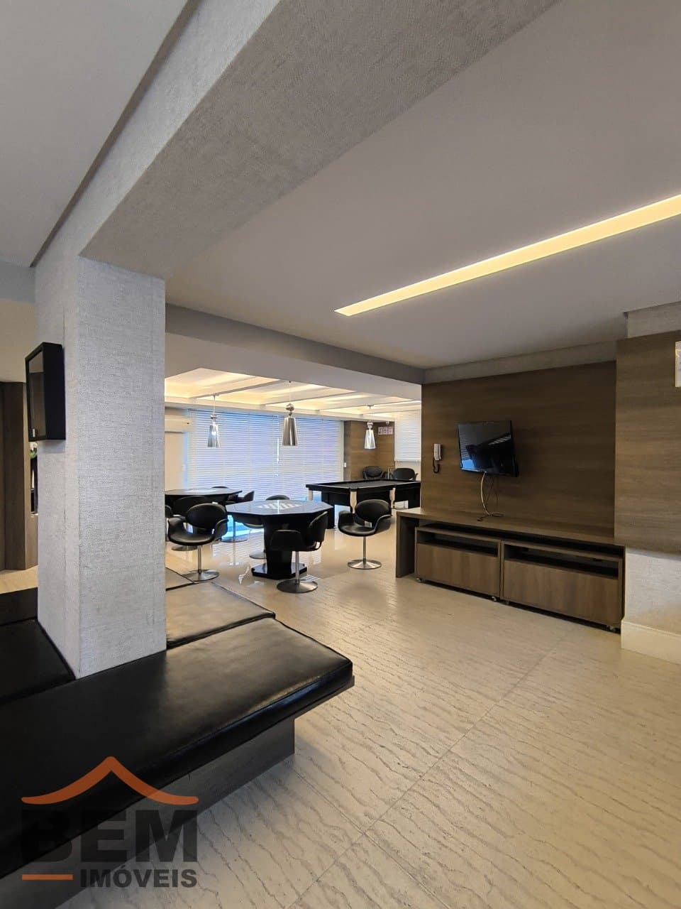 Apartamento à Venda com 3 suítes, 2 vagas no bairro Centro em Itajaí/SC