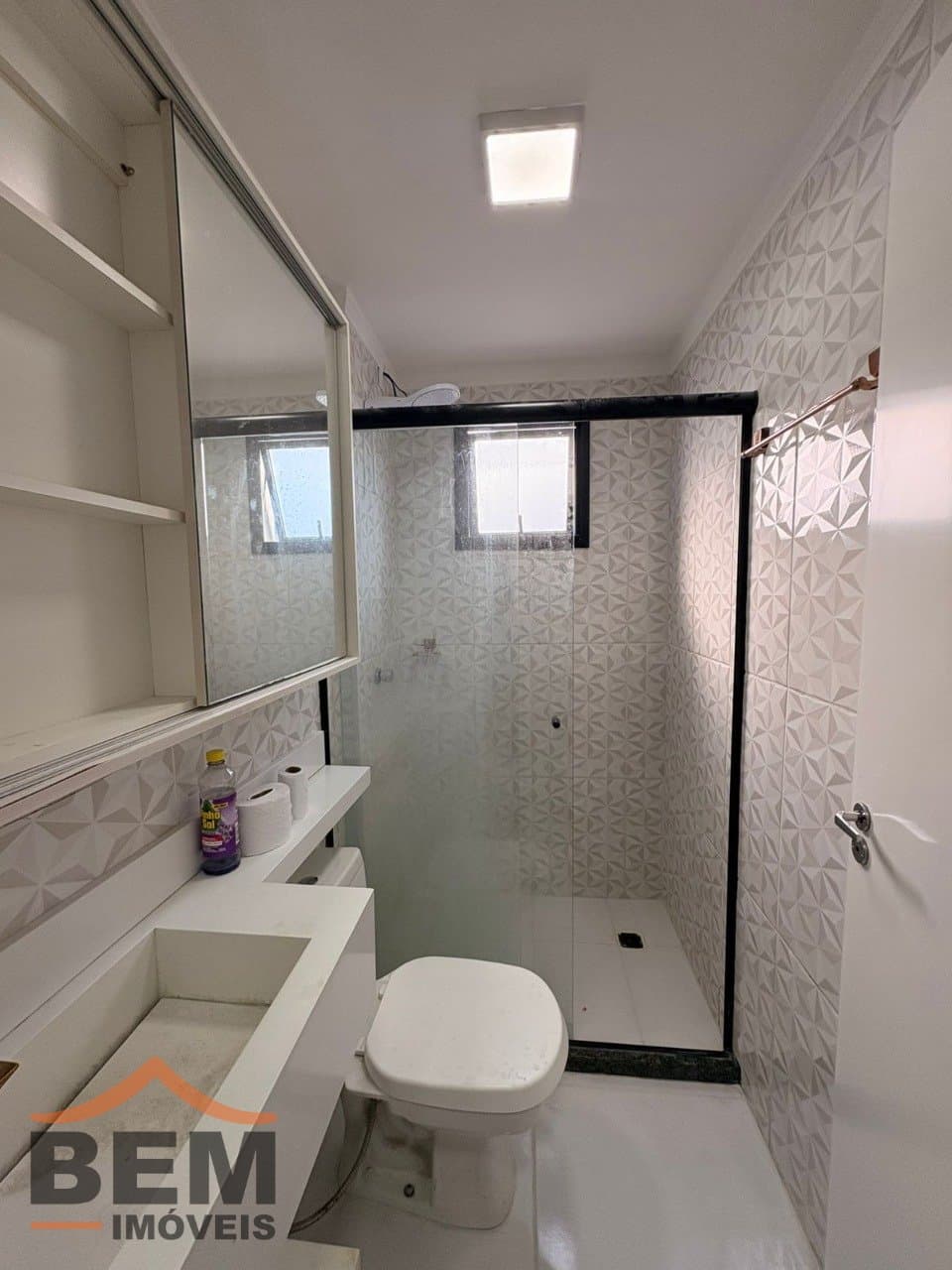 Apartamento para Locação com 2 quartos, 1 vaga no bairro Espinheiros em Itajaí/SC: 16 - BANHEIRO