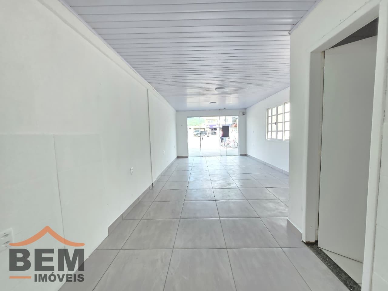 Sala Comercial para Locação no bairro Lidia duarte em Camboriú/SC: da54c8b5-b45d-4361-9148-7db002043511