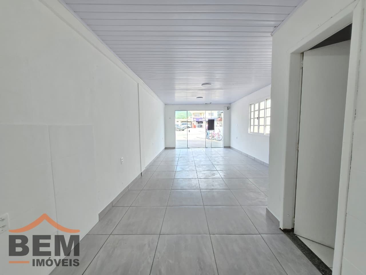 Sala Comercial para Locação no bairro Lidia duarte em Camboriú/SC: fda2298f-f867-43e5-aadd-d98f34ade430