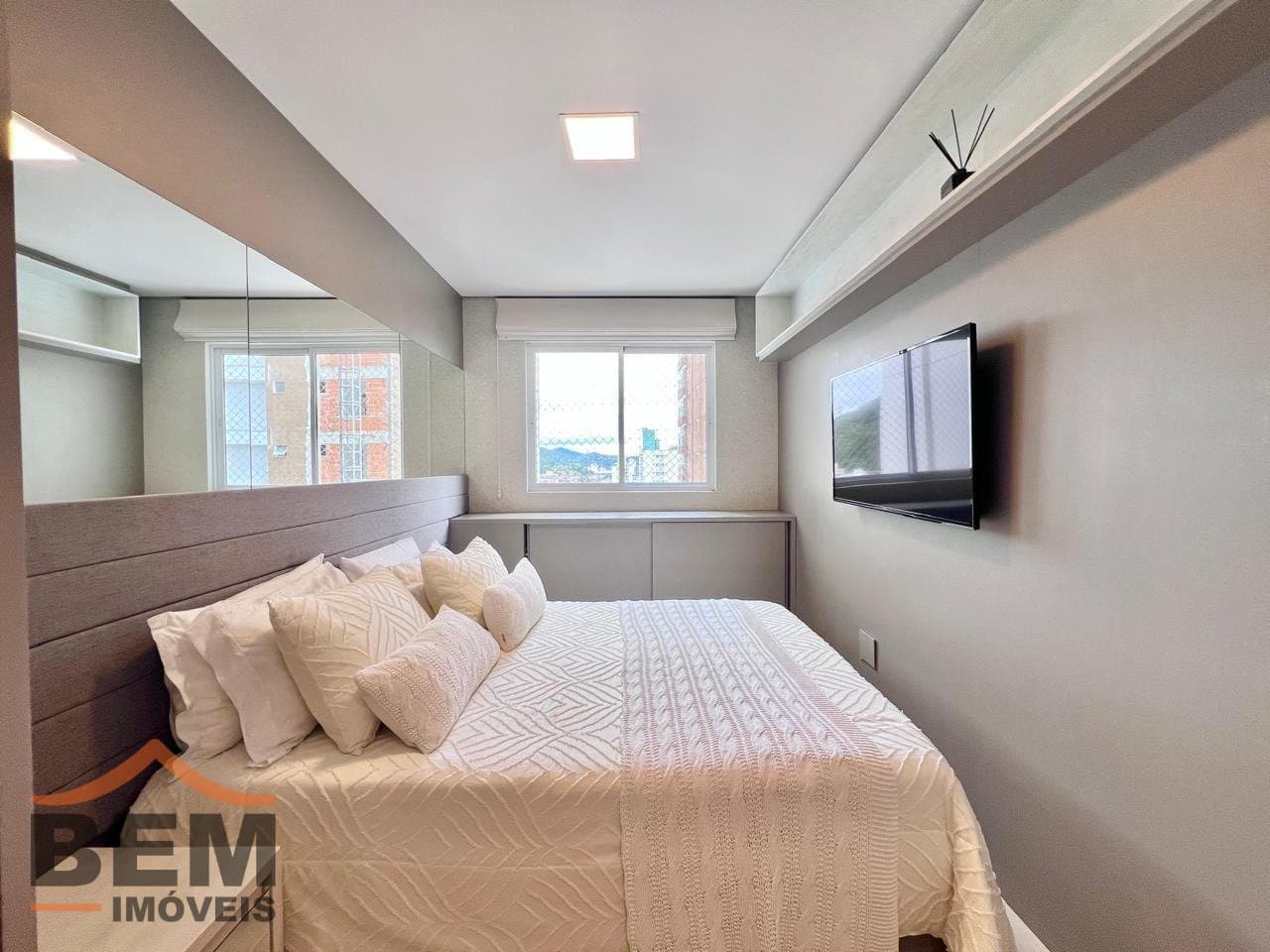 Apartamento à Venda com 1 quarto sendo 1 suíte, 2 vagas no bairro Centro em Itajaí/SC