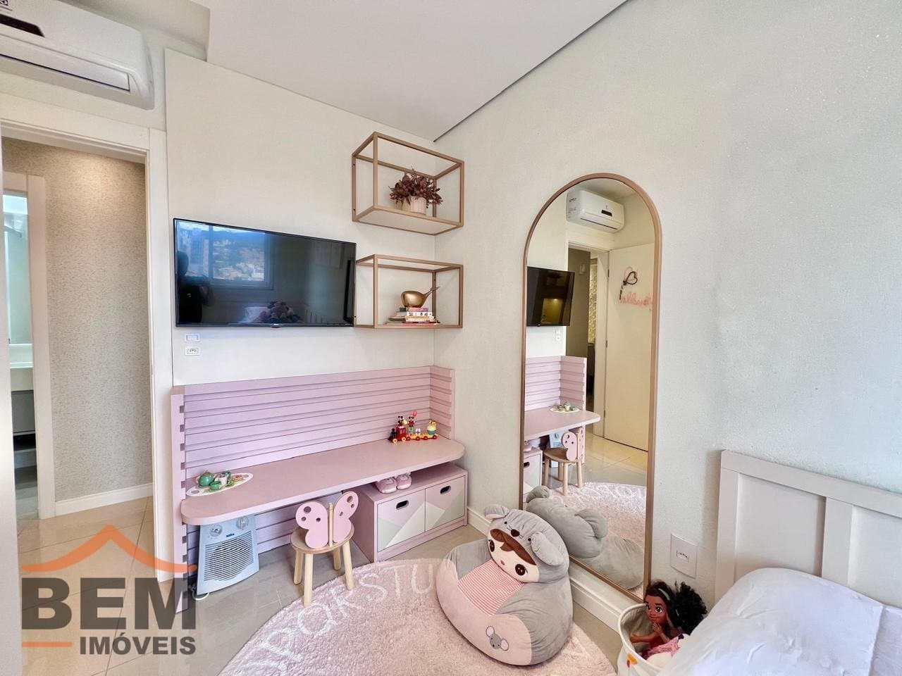 Apartamento à Venda com 1 quarto sendo 1 suíte, 2 vagas no bairro Centro em Itajaí/SC
