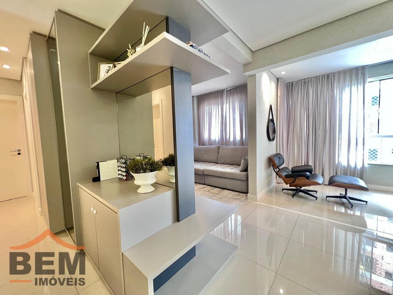 Apartamento à Venda com 1 quarto sendo 1 suíte, 2 vagas no bairro Centro em Itajaí/SC