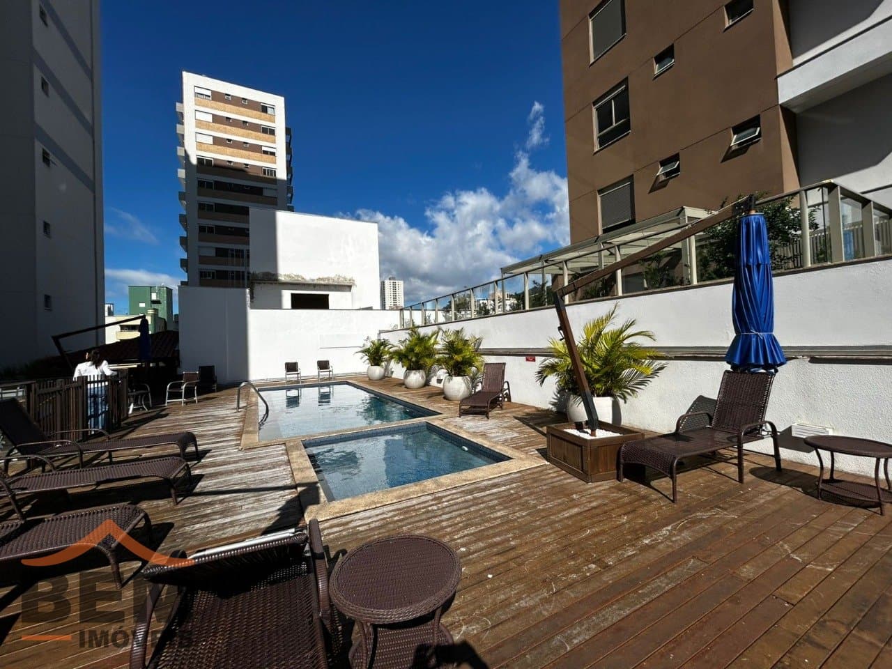 Apartamento à Venda com 1 quarto sendo 1 suíte, 2 vagas no bairro Centro em Itajaí/SC