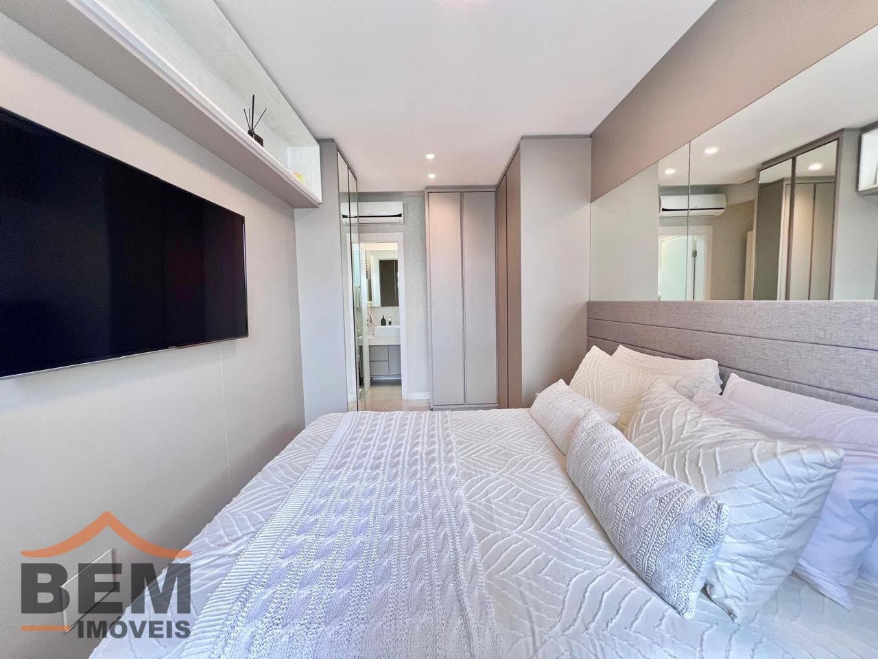 Apartamento à Venda com 1 quarto sendo 1 suíte, 2 vagas no bairro Centro em Itajaí/SC