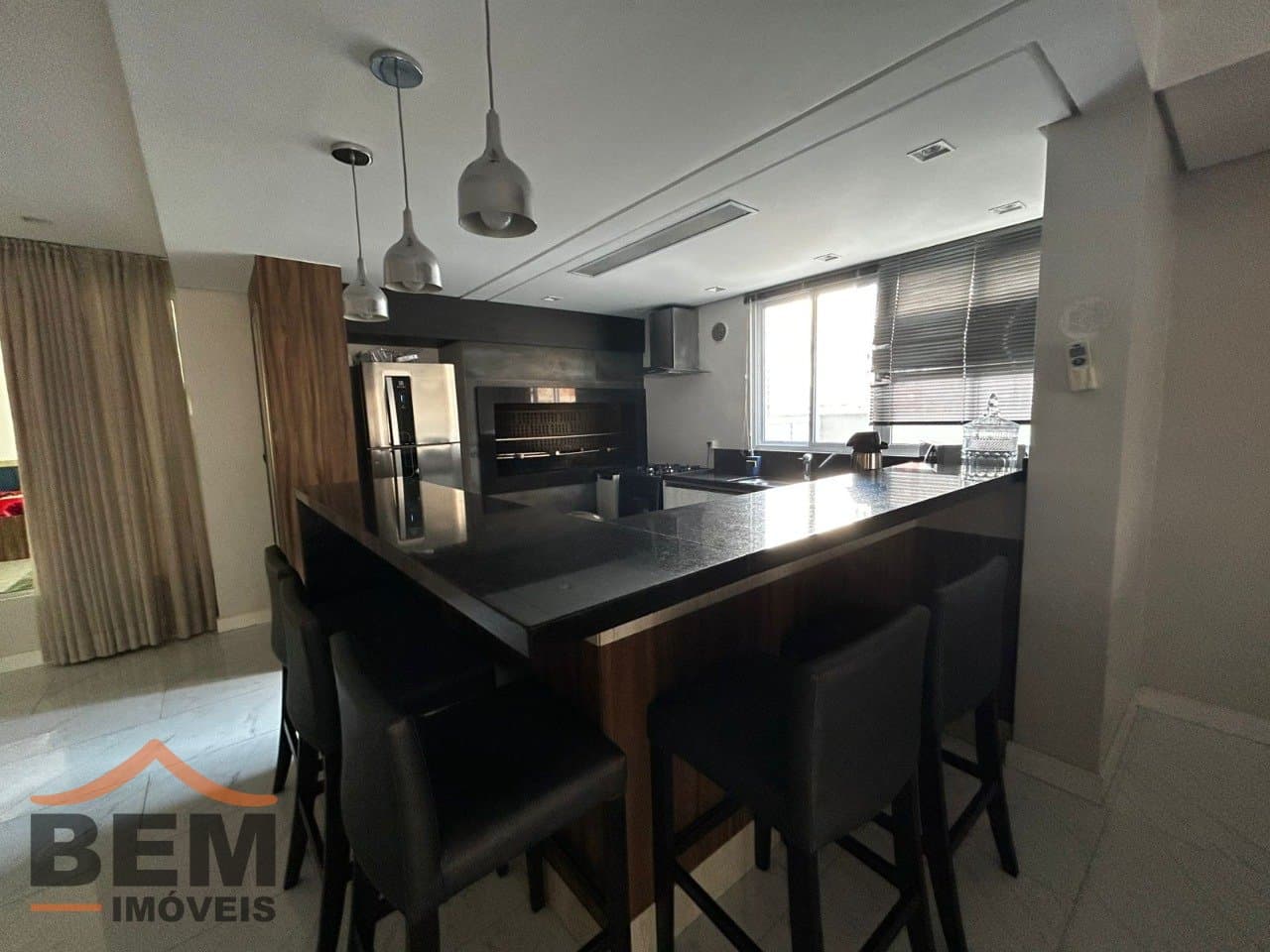 Apartamento à Venda com 1 quarto sendo 1 suíte, 2 vagas no bairro Centro em Itajaí/SC