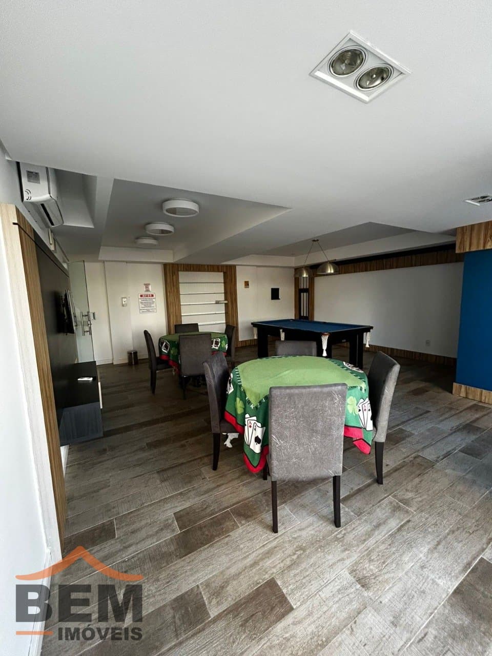 Apartamento à Venda com 1 quarto sendo 1 suíte, 2 vagas no bairro Centro em Itajaí/SC