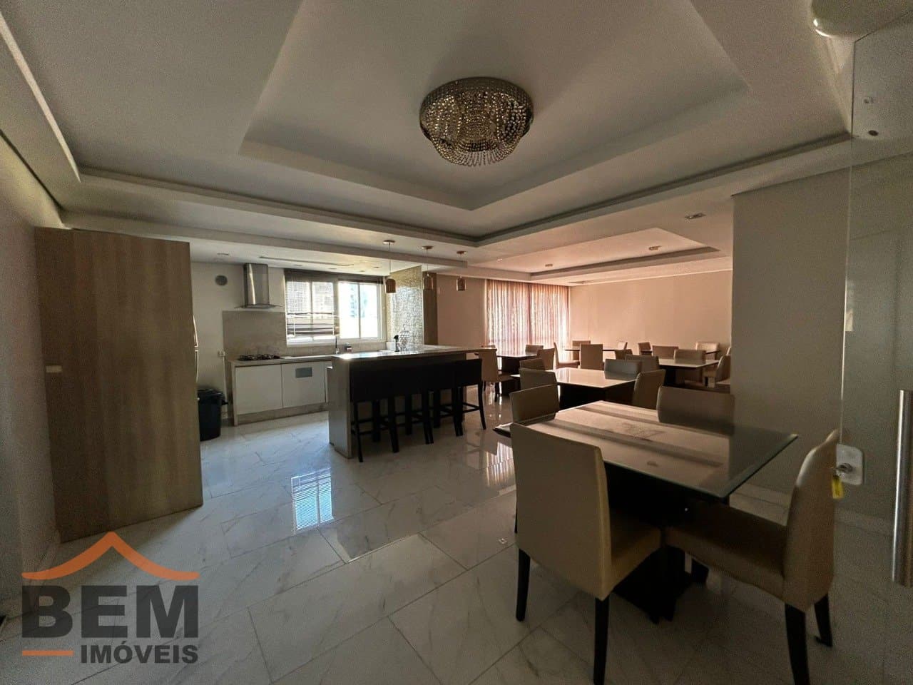 Apartamento à Venda com 1 quarto sendo 1 suíte, 2 vagas no bairro Centro em Itajaí/SC