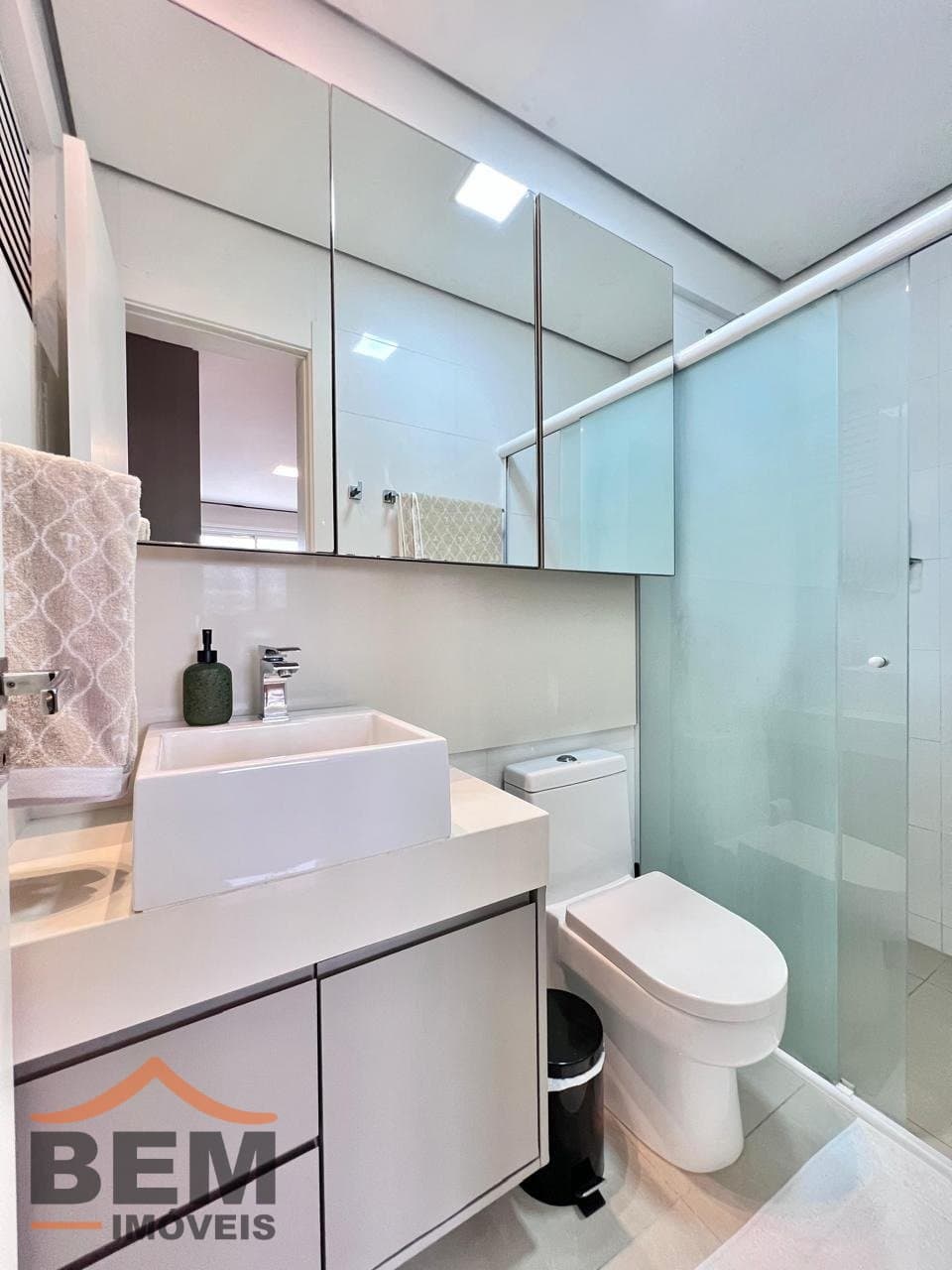 Apartamento à Venda com 1 quarto sendo 1 suíte, 2 vagas no bairro Centro em Itajaí/SC