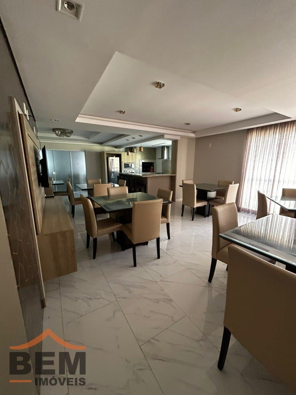 Apartamento à Venda com 1 quarto sendo 1 suíte, 2 vagas no bairro Centro em Itajaí/SC