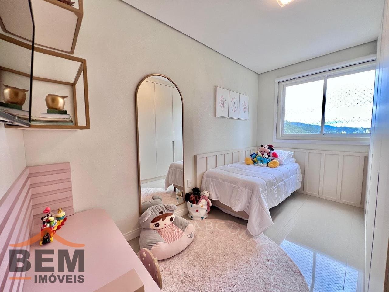 Apartamento à Venda com 1 quarto sendo 1 suíte, 2 vagas no bairro Centro em Itajaí/SC