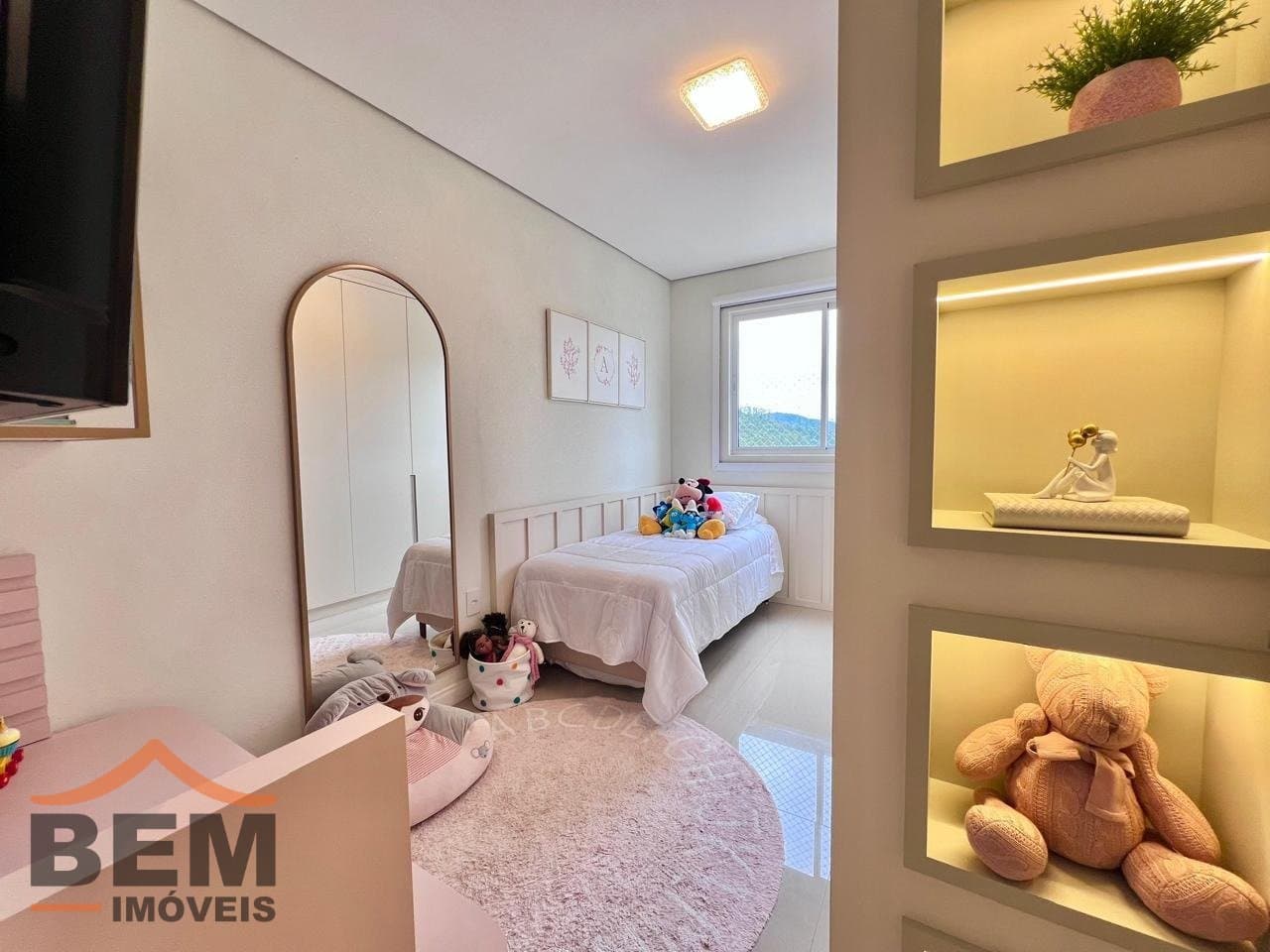 Apartamento à Venda com 1 quarto sendo 1 suíte, 2 vagas no bairro Centro em Itajaí/SC