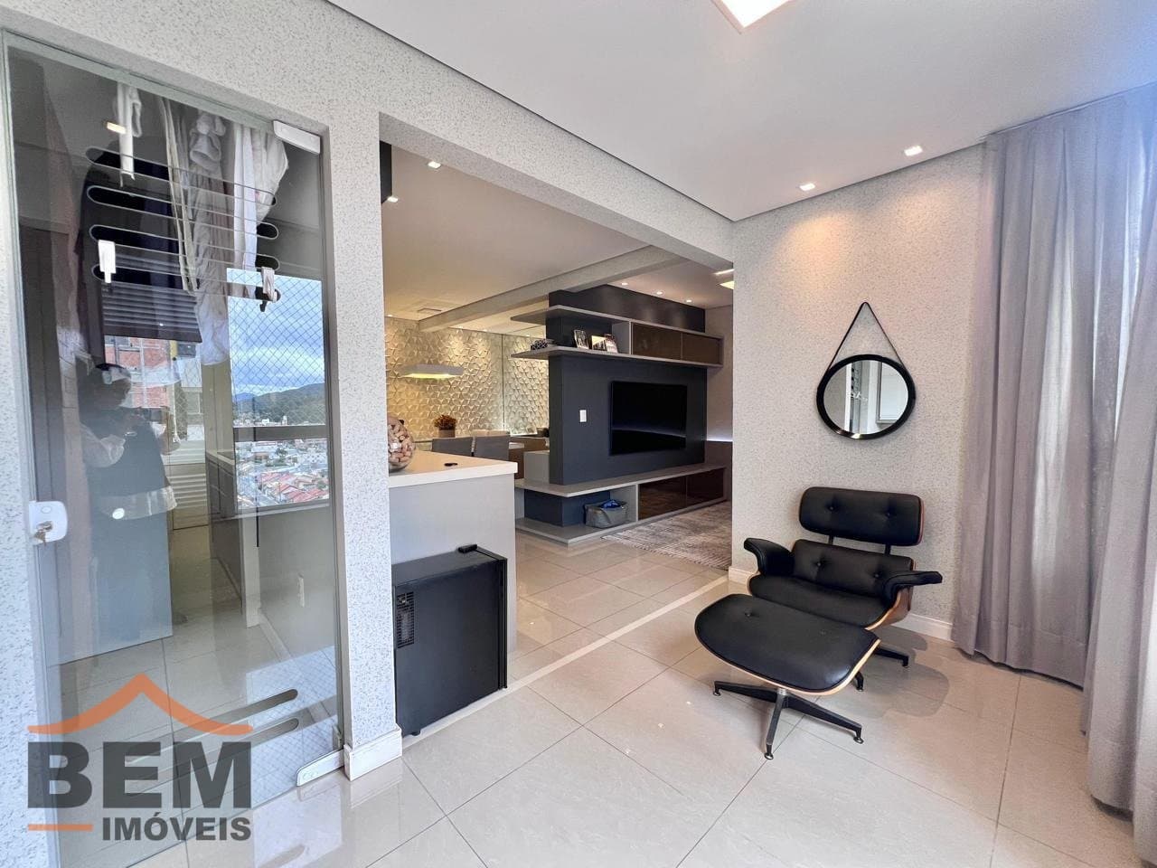 Apartamento à Venda com 1 quarto sendo 1 suíte, 2 vagas no bairro Centro em Itajaí/SC