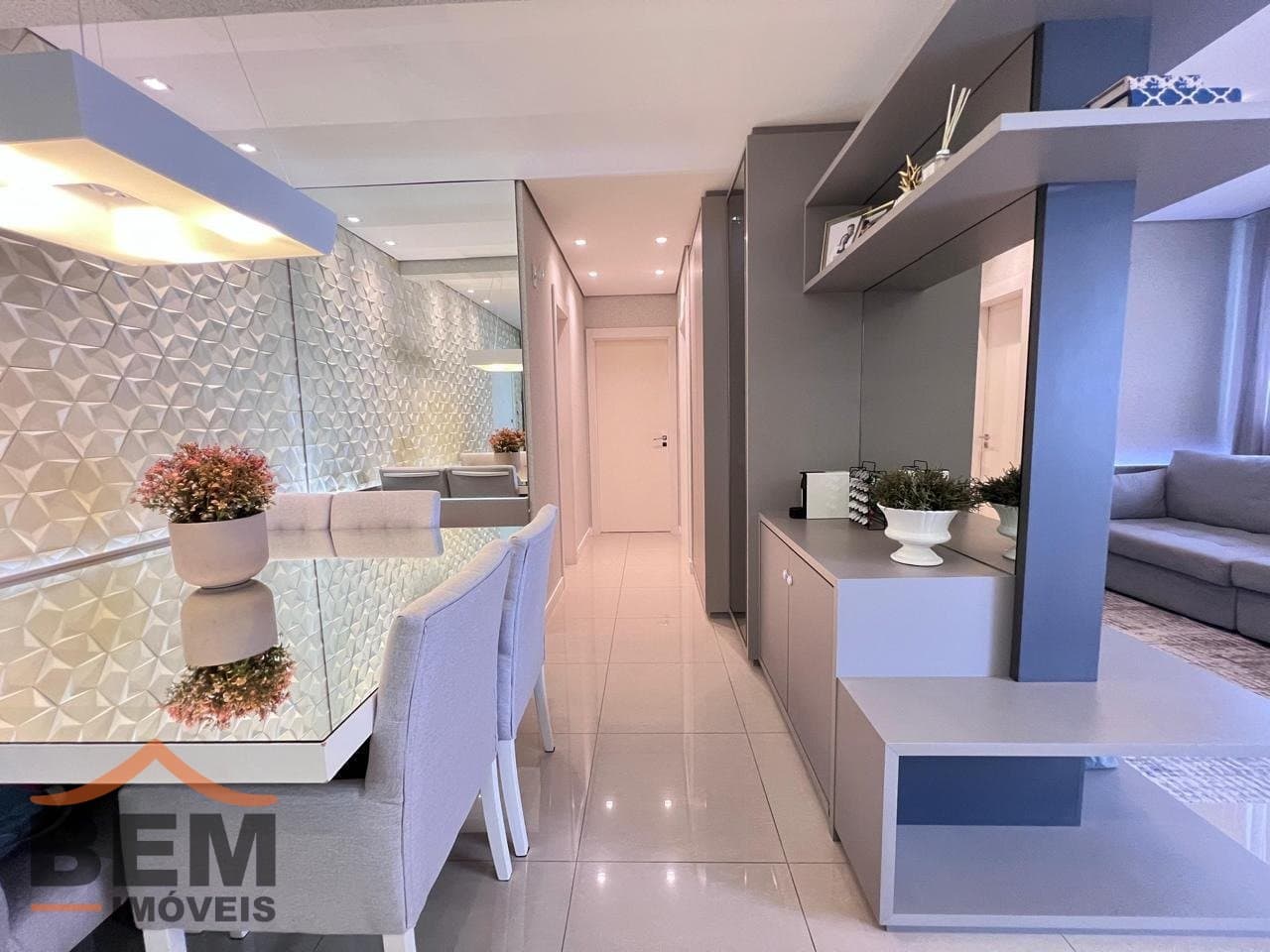 Apartamento à Venda com 1 quarto sendo 1 suíte, 2 vagas no bairro Centro em Itajaí/SC