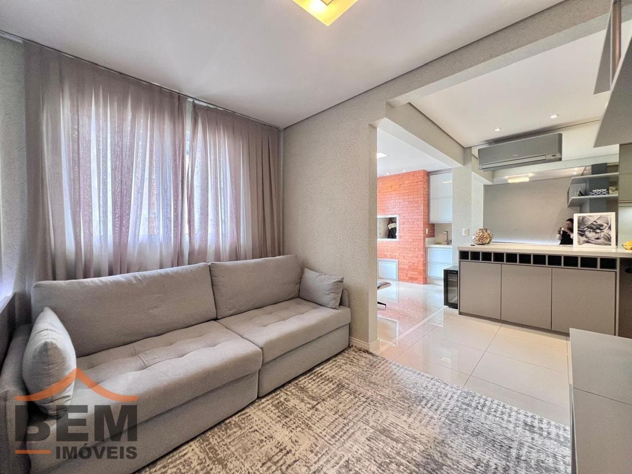 Apartamento à Venda com 1 quarto sendo 1 suíte, 2 vagas no bairro Centro em Itajaí/SC