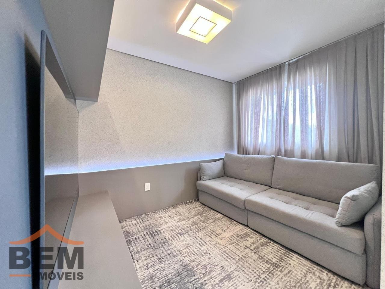 Apartamento à Venda com 1 quarto sendo 1 suíte, 2 vagas no bairro Centro em Itajaí/SC
