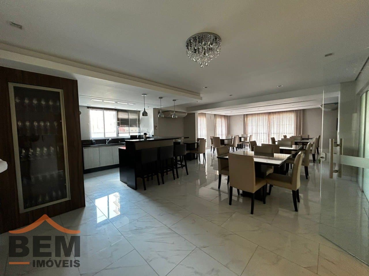 Apartamento à Venda com 1 quarto sendo 1 suíte, 2 vagas no bairro Centro em Itajaí/SC