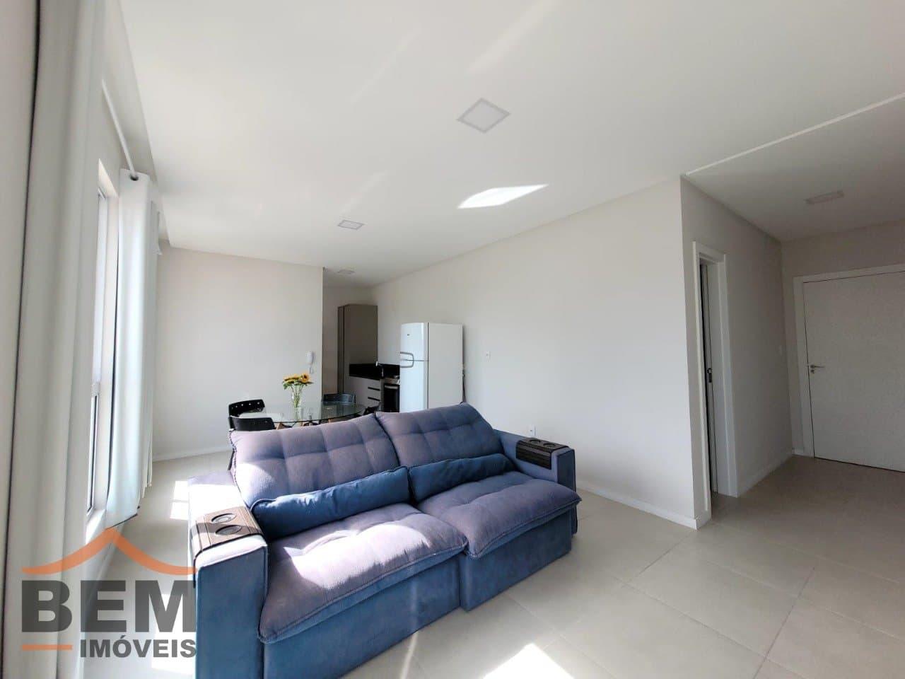 Apartamento para Locação com 1 quarto sendo 1 suíte, 1 vaga no bairro Fazenda em Itajaí/SC: 07 - ENTRADA E SALA