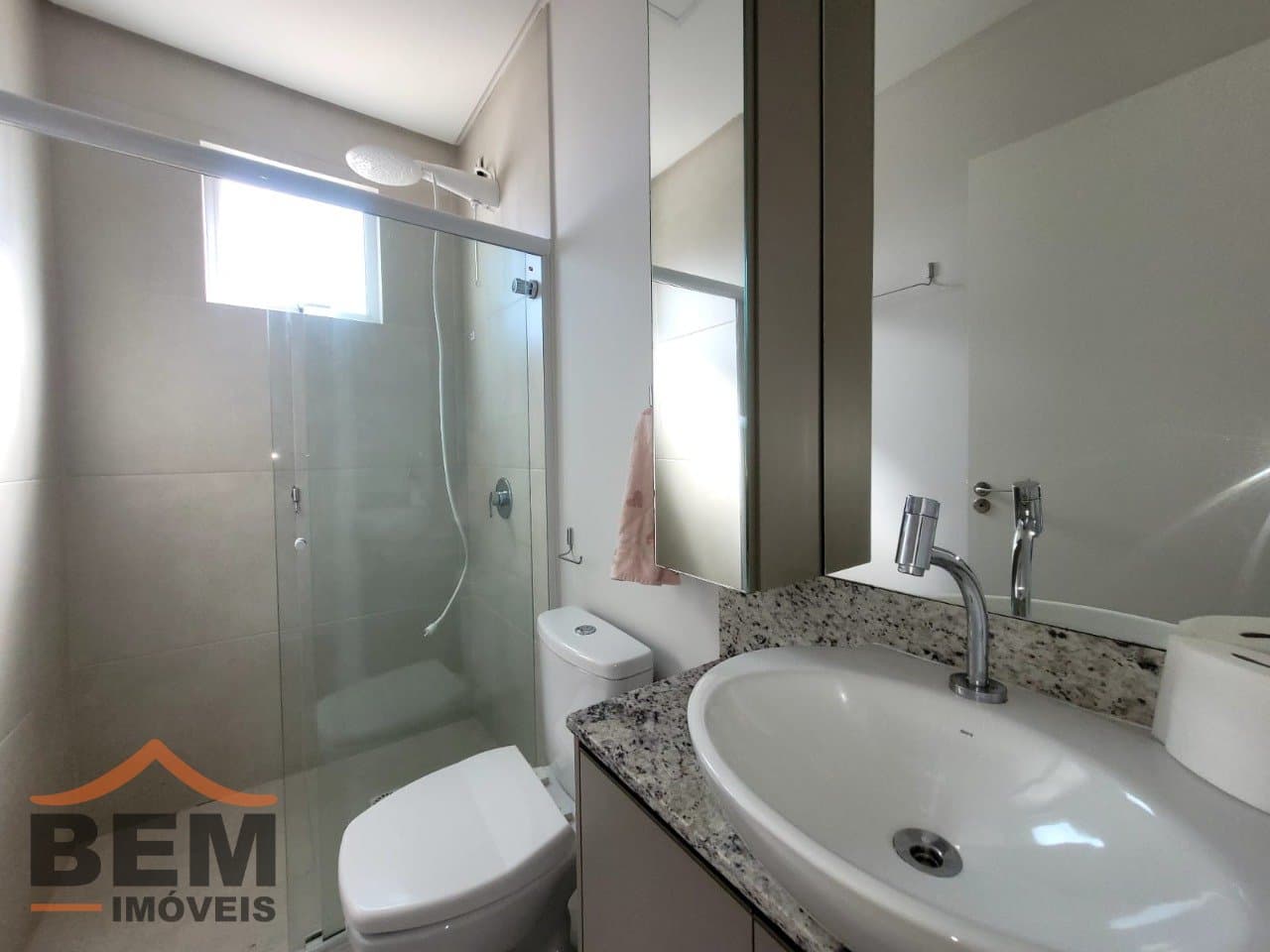 Apartamento para Locação com 1 quarto sendo 1 suíte, 1 vaga no bairro Fazenda em Itajaí/SC: 15 - BANHEIRO SUÍTE