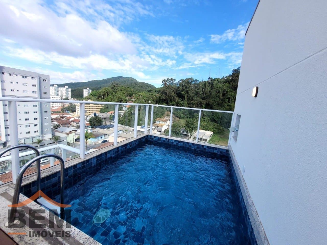Apartamento para Locação com 1 quarto sendo 1 suíte, 1 vaga no bairro Fazenda em Itajaí/SC: 17 - PISCINA
