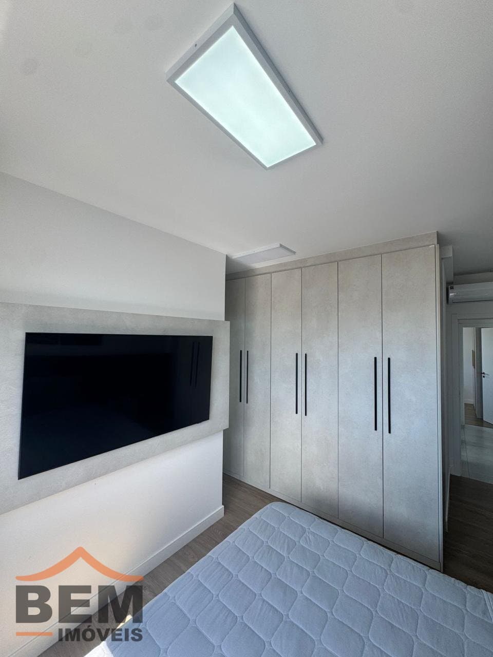 Apartamento à Venda com 3 quartos sendo 1 suíte, 2 vagas no bairro Vila Operária em Itajaí/SC: 16 - DORMITÓRIO SUÍTE
