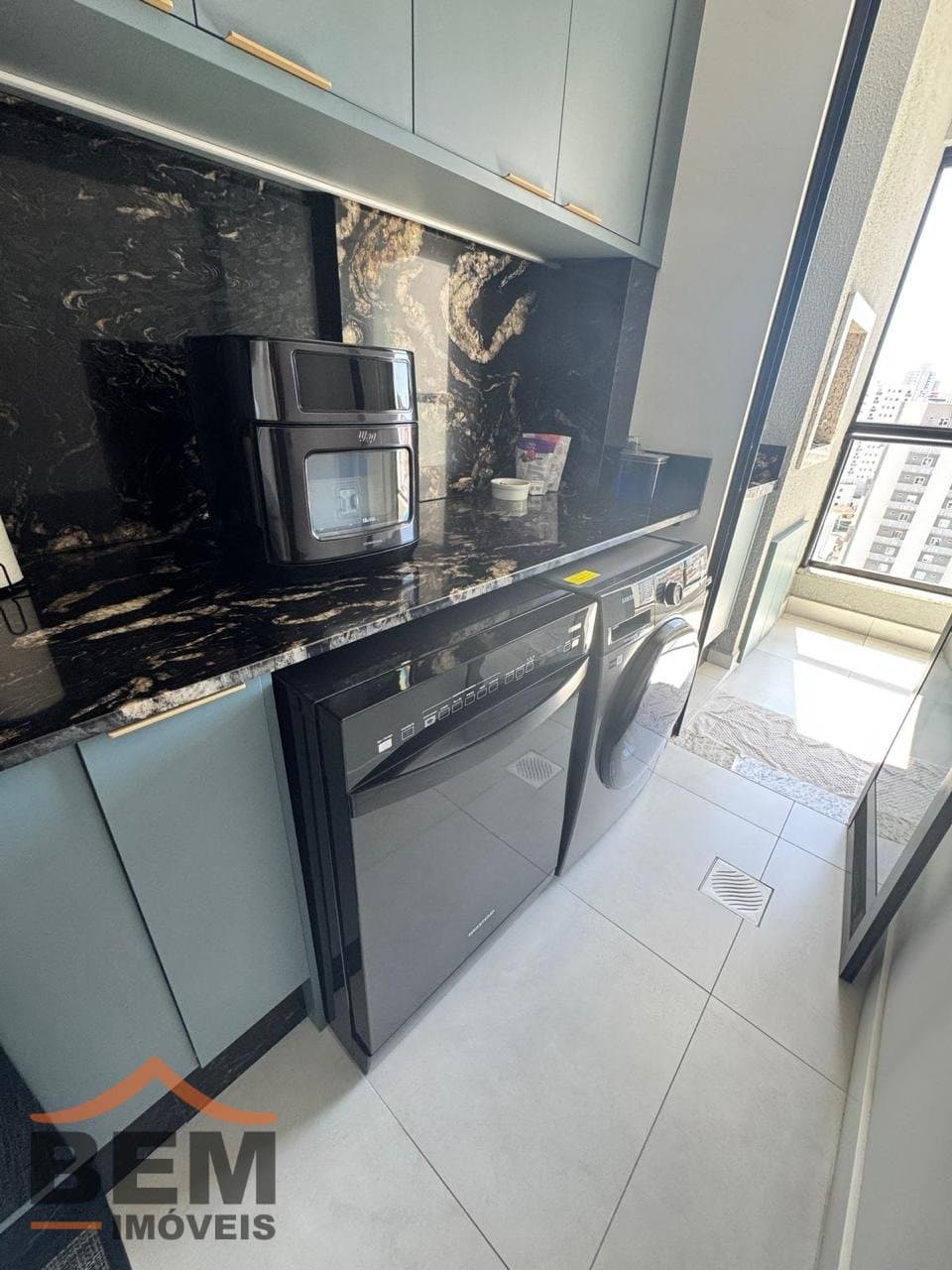 Apartamento à Venda com 3 quartos sendo 1 suíte, 2 vagas no bairro Vila Operária em Itajaí/SC: 07 - ÁREA DE SERVIÇO