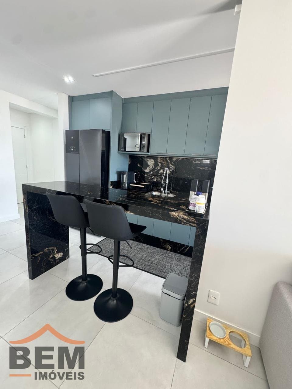 Apartamento à Venda com 3 quartos sendo 1 suíte, 2 vagas no bairro Vila Operária em Itajaí/SC: 06 - COZINHA