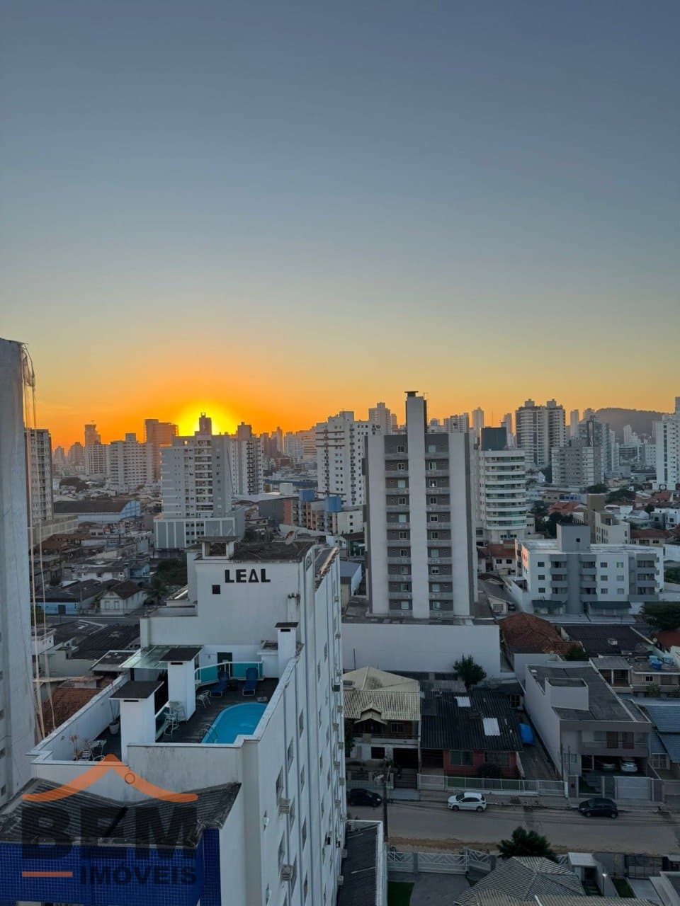 Apartamento à Venda com 3 quartos sendo 1 suíte, 2 vagas no bairro Vila Operária em Itajaí/SC: 23 - VISTA