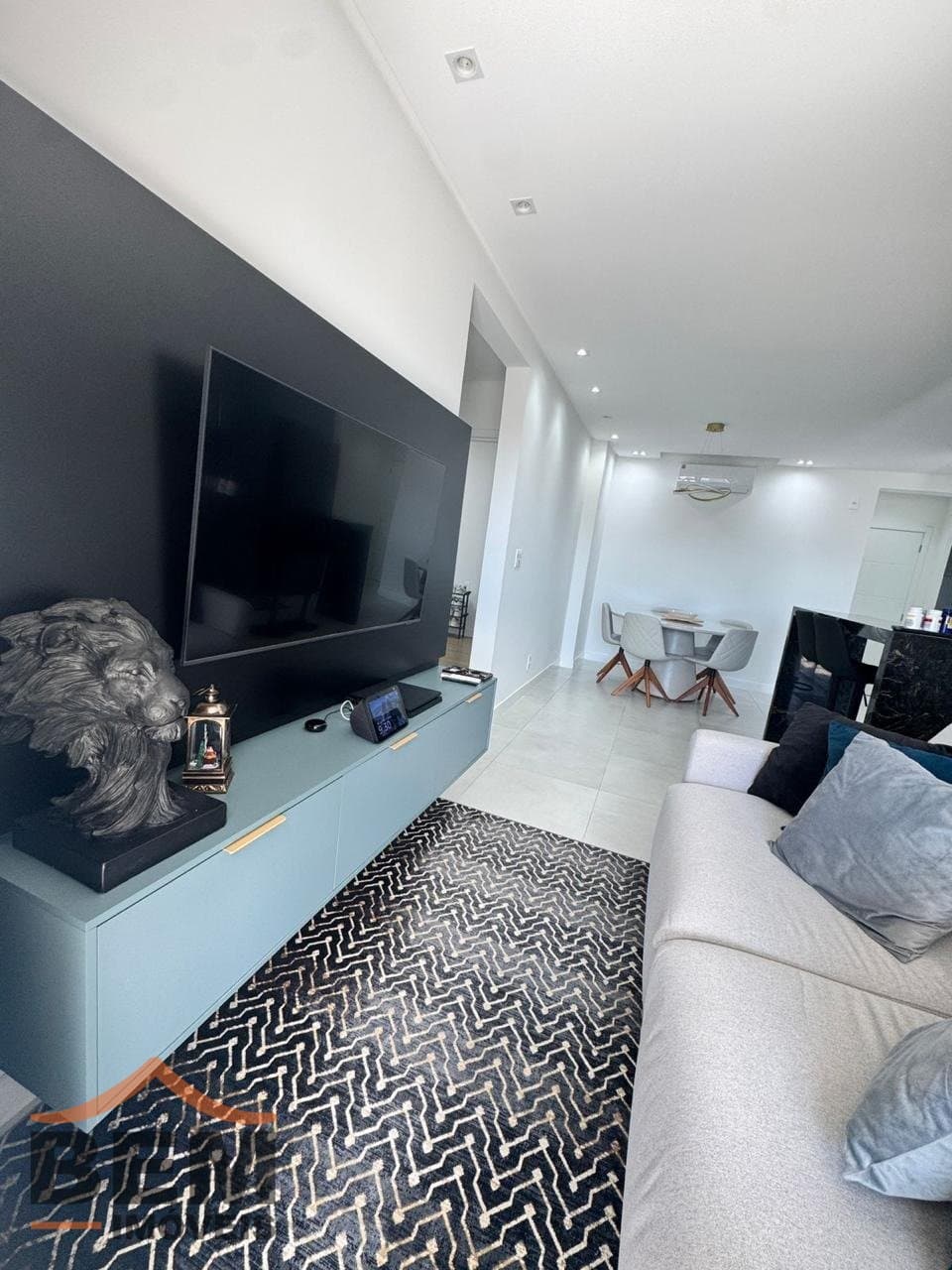 Apartamento à Venda com 3 quartos sendo 1 suíte, 2 vagas no bairro Vila Operária em Itajaí/SC: 09 - SALA DE ESTAR