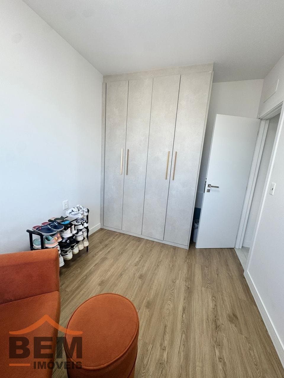 Apartamento à Venda com 3 quartos sendo 1 suíte, 2 vagas no bairro Vila Operária em Itajaí/SC: 22 - DORMITÓRIO 02
