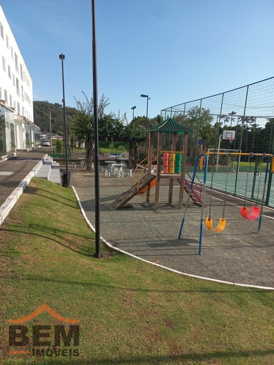 Apartamento para Locação com 2 quartos sendo 1 suíte, 2 vagas no bairro Espinheiros em Itajaí/SC: 18 - PLAYGROUND