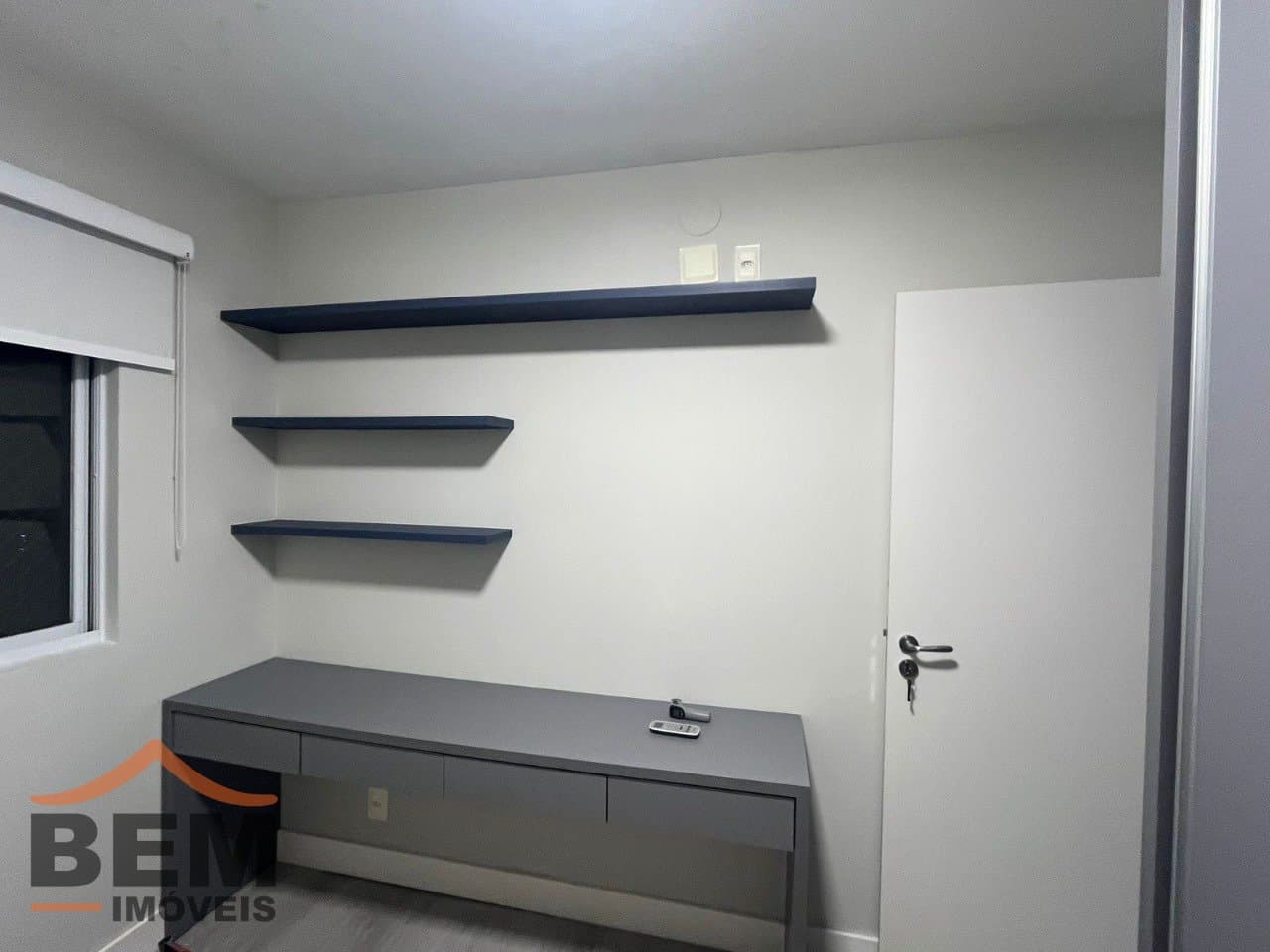 Apartamento para Locação com 2 quartos sendo 1 suíte, 2 vagas no bairro Espinheiros em Itajaí/SC: 15 - DORMITÓRIO