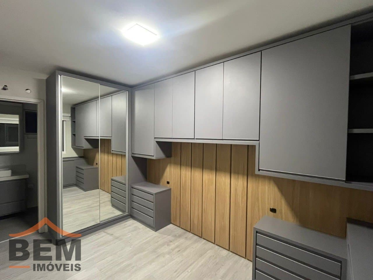 Apartamento para Locação com 2 quartos sendo 1 suíte, 2 vagas no bairro Espinheiros em Itajaí/SC: 12 - SUITE PRINCIPAL