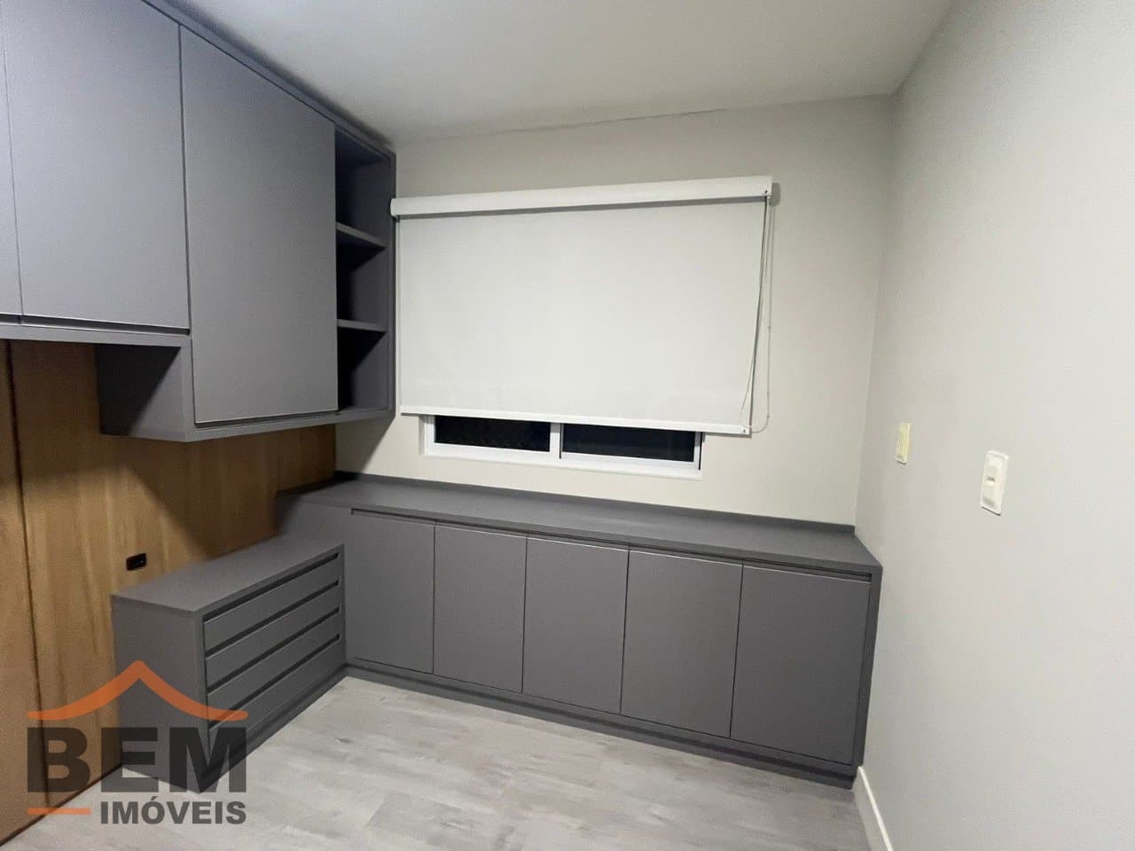 Apartamento para Locação com 2 quartos sendo 1 suíte, 2 vagas no bairro Espinheiros em Itajaí/SC: 10 - DORMITÓRIO