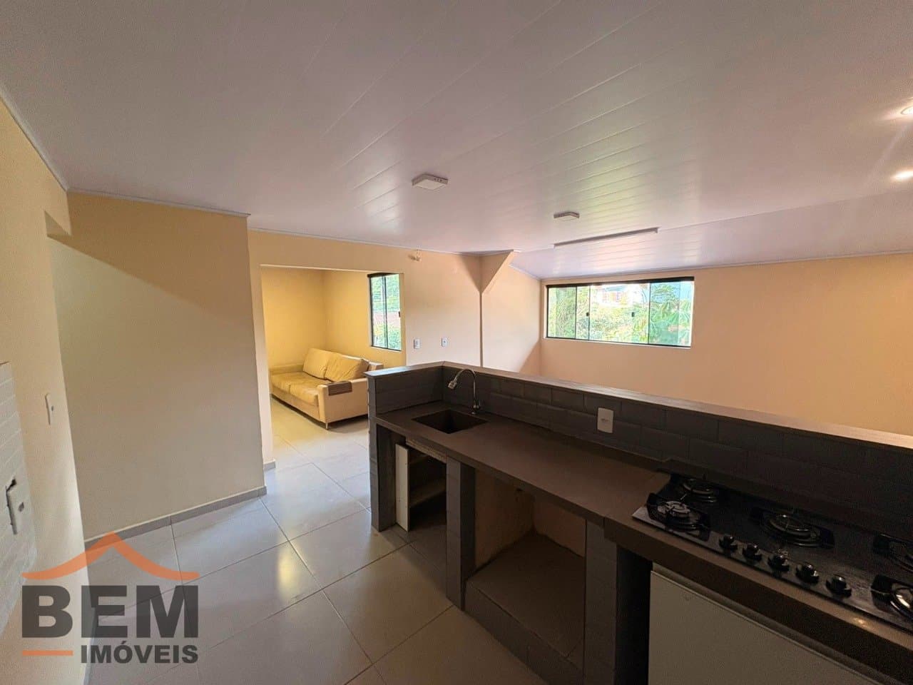 Apartamento para Locação com 2 quartos sendo 1 suíte, 2 vagas no bairro Baia em Itajaí/SC: 11 - COZINHA