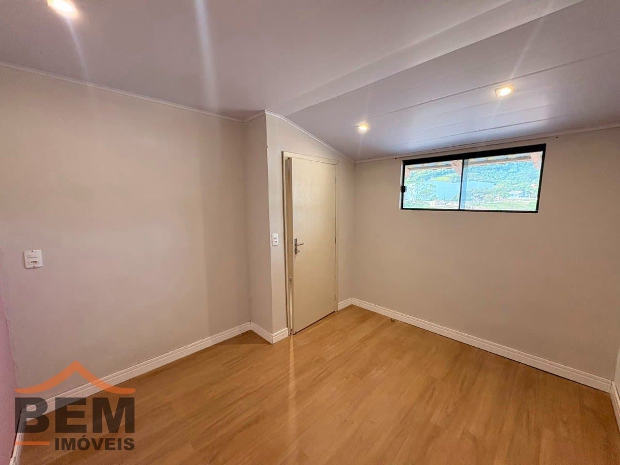 Apartamento para Locação com 2 quartos sendo 1 suíte, 2 vagas no bairro Baia em Itajaí/SC: 13 - DORMITÓRIO