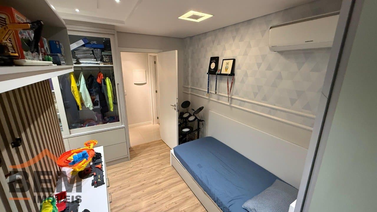 Apartamento à Venda com 2 quartos sendo 2 suítes, 1 vaga no bairro São João em Itajaí/SC