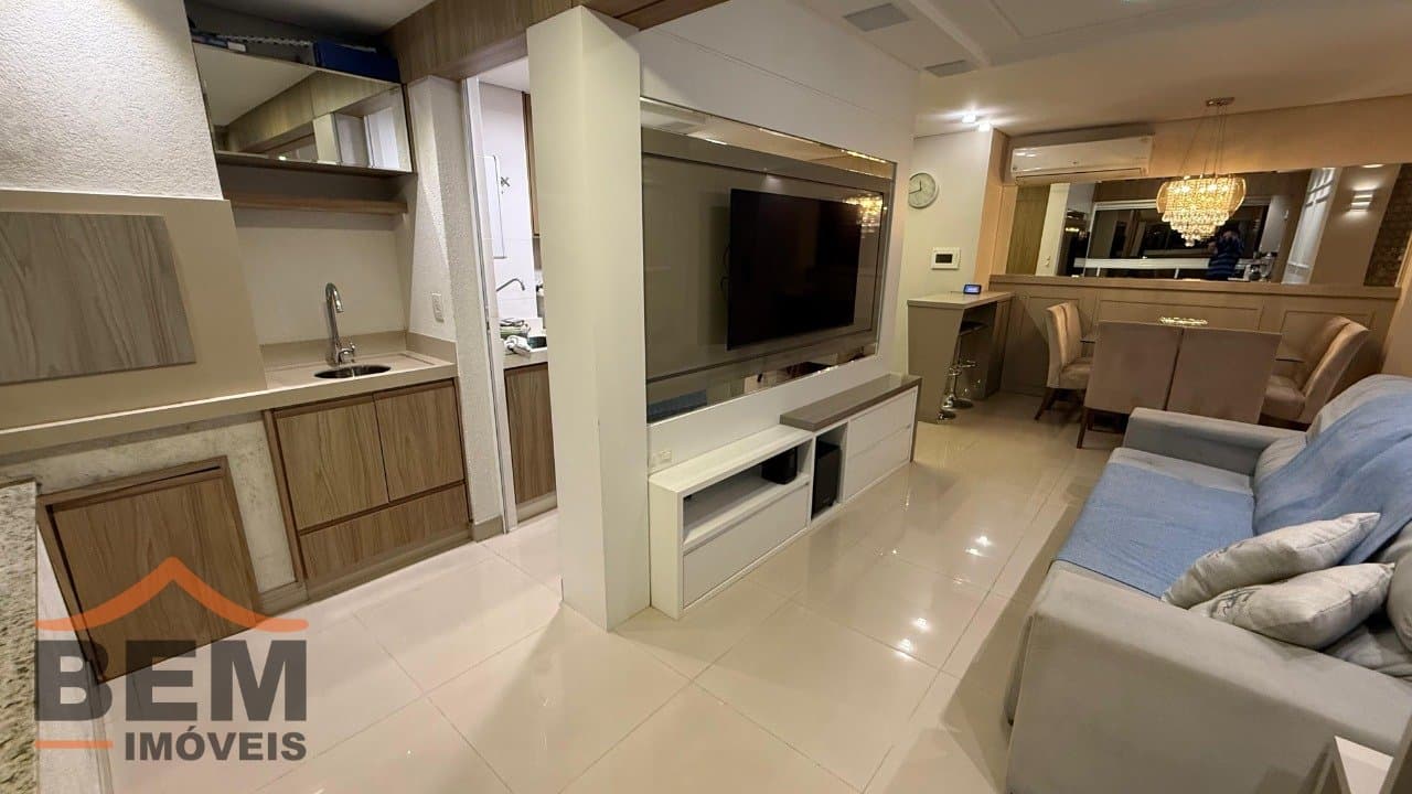 Apartamento à Venda com 2 quartos sendo 2 suítes, 1 vaga no bairro São João em Itajaí/SC